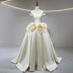 Vestido de Novia Clásico JFH38 en Satén Color Marfil, Corte en A, con Flor 3D Extra Grande - Product Image 1