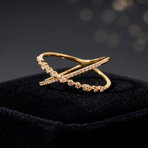 Bague en or jaune avec diamant taille poire, sertissage pavé géométrique minimaliste, bijoux de fiançailles pour femme - Product Image 3