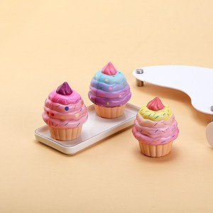 Jouet anti-stress en mousse PU souple en forme de cornet de glace simulé pour tous les âges, à récupération lente, idéal pour les journées chargées, cadeau - Product Image 1