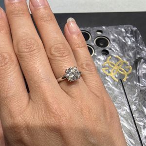 แหวนเพชรแพลตตินั่มระดับไฮเอนด์ ออกแบบสำหรับผู้หญิงที่มองหาเครื่องประดับหรูหรา เหมาะสำหรับงานแต่งงาน งานเลี้ยง และโอกาสพิเศษ - Product Image 5