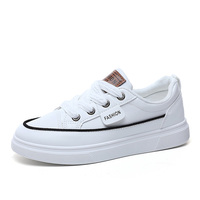 YQ30 mocassins décontractés chaussures de planche en cuir PU blanc avec semelle surélevée mince durable et polyvalent pour les saisons de printemps et d'automne