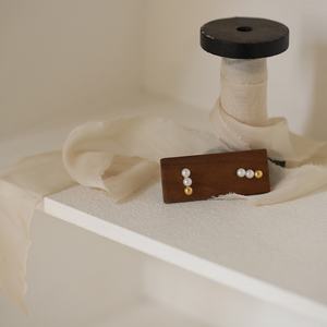 Pendientes Pequeños de Estilo Clásico para Niñas con Pequeñas Perlas de Imitación, Cuentas Doradas Simples, Acero Inoxidable, Joyería de Oro de 18K Resistente al Deslustre - Product Image 5