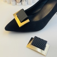 Clips de boucle en métal de chaussure de forme personnalisée par client matériau en alliage de Zinc pour homme et femme accessoires de chaussures