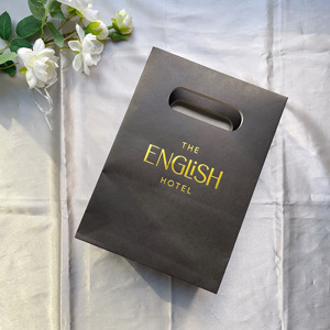Bolsas de Regalo Personalizadas de Papel Kraft Negro con Asa Troquelada, Logotipo en Lámina Dorada, Impresión de Código QR, Bolsas de Papel de Lujo para Compras y Hoteles, Venta al Por Mayor - Product Image 4