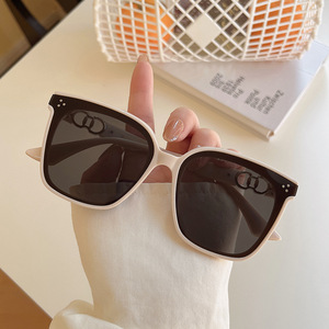 เฉียนไนแว่นกันแดด ยูนิเซ็กส์กรอบสีดำเลนส์พีซี ป้องกันรังสียูวี 400 ดีไซน์วงแหวนคู่ประเภท 3 แว่นกันแดด S1-6209 - Product Image 2