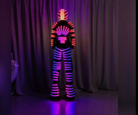 Costume de robot lumineux avec écran LED numérique pour spectacles de danse de salon, tenue de marcheur sur échasses pour soirées et événements en boîte de nuit