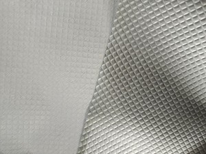 Matériau d'isolation <span class=keywords><strong>thermique</strong></span> <span class=keywords><strong>en</strong></span> aluminium simple face personnalisé, moderne, écologique, R11.0, résistant au feu, imperméable, <span class=keywords><strong>en</strong></span> <span class=keywords><strong>rouleau</strong></span> - Product Image 4