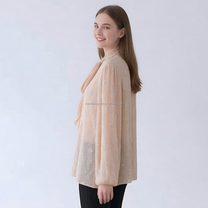 Chemise en soie pour <span class=keywords><strong>femme</strong></span> avec appliques florales personnalisées et nœuds, idéale pour les soirées - Product Image 2