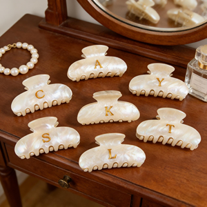 Pinzas de Pelo de Acrílico con Letras Doradas Talladas, Estilo Europeo-Americano, Gran Venta, para Niñas y Mujeres, Decoración Elegante para el Cabello - Product Image 1