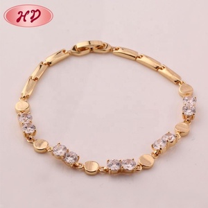 Bracelet tennis pour femme plaqué or avec zircon, chaîne à maillons incrustée de cristaux brillants, idéal pour mariage, fête ou banquet - Product Image 1