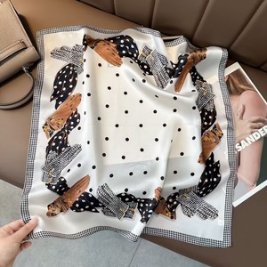 ผ้าไหมหม่อน100% สำหรับผู้หญิงดีไซน์เนอร์คุณภาพสูงขนาด53ซม. ผ้าพันคอขนาดเล็กแบรนด์หรูพิมพ์ลาย - Product Image 1