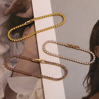   Bracelet chaîne élégant en cuivre plaqué or 14 carats avec zircone, style minimaliste