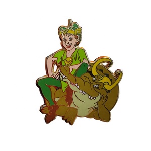 Un personaggio che ama i polli da compagnia disegnano un perno di smalto duro nero placcato mentale - Product Image 4