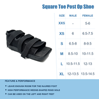 Chaussure post-opératoire à bout carré avec sangle à boucle sécurisée et semelle compensée pour le soulagement du talus