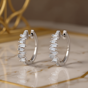 Orecchini a Cerchio in Oro Bianco con Diamanti Taglio Baguette Affusolato, Incastonatura a Canale, Gioielli Classici da Sposa per Donna - Product Image 2