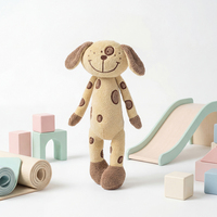 Peluches pour la décoration de la maison des enfants, jouet en peluche mignon et adorable avec un chapeau tricoté rose, une jupe à carreaux blanche et des chaussures en toile rose