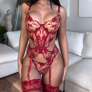 Vrouwen Seks Edelsteen Zwaar Borduurwerk Sensuele Lingerie Set Rose Borduurwerk Perspectief Lingerie Valentijnsdag Rode Kleur Lingerie - Product Image 1