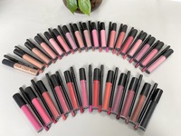 Kit de crayons et gloss à lèvres liquides mats minéraux végétaliens longue tenue et imperméables en gros, avec logo personnalisé