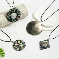 Collier pendentif tête de beauté en nacre de mer profonde en coquille d'ormeau naturel de mode européenne et américaine pour les vacances à la plage