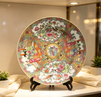 Assiette en porcelaine style vintage avec médaillon rose, motif oriental d'oiseaux et de fleurs, assiette de service, entièrement peinte à la main.