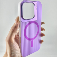 Matériau anti-givrage jaune en TPU à rayures verticales pour iPhone16 Pro Case Lens Metallic Custom Logo Case With Magnetic