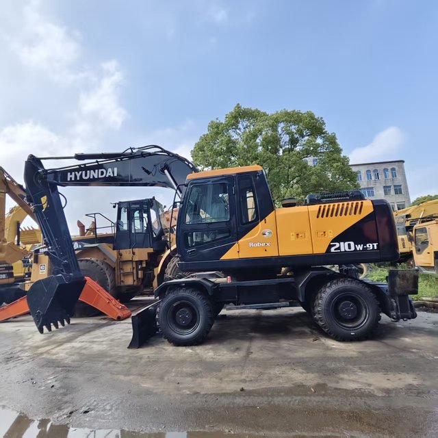 Original Korea Used Hyundai R210W-9 Wheeled Excavator 21 Ton Wheel Excavator for Sale