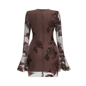 Abito da Sera Vintage Floreale Mini con Maniche Lunghe Trasparenti e Orlo a Matita, Ricamo di Rose Marrone Scuro per Donna, Outfit Formale per Feste - Product Image 2