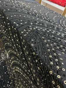 Tissu en dentelle à mailles perlées à la mode, brodé à la main avec des paillettes, parfait pour les robes et les robes de soirée - Product Image 3