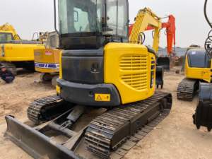 Mini-excavatrice Komatsu PC55 d'occasion, modèle 2022, poids opérationnel de 5600 kg, excellent état, capacité de la cuillère de 0,18 m pour la vidéo - Product Image 2