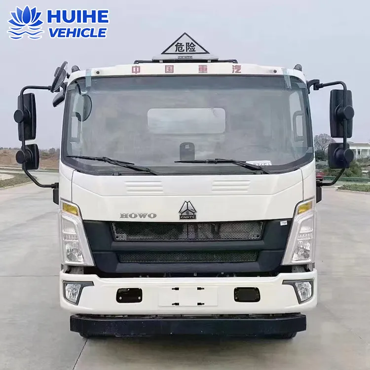 8.88 mét khối sinotruk HOWO xe tải nhẹ dầu diesel vận chuyển Công suất bình nhiên liệu xe tải chở dầu để bán