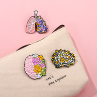 Broche en émail en forme de cœur anatomique, artisanat en métal d'anatomie médicale, vente en gros, cadeau pour les médecins et les infirmières, broches en métal personnalisées