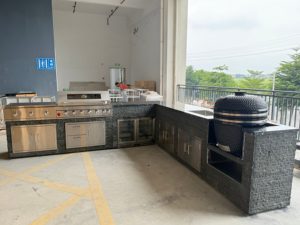 <span class=keywords><strong>Cucina</strong></span> da Giardino Moderna a L Personalizzata con Barbecue a Gas, Altezza Regolabile, Parete in Pietra Coltivata, Acciaio Inossidabile, Goditi la Cottura - Product Image 2