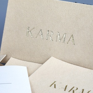 Tarjetas de Invitación de Terciopelo Personalizadas con Impresión en Dorado, Sobres de Terciopelo con Acabado Brillante Autoadhesivo, Tarjeta Elegante - Product Image 1