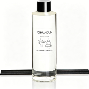 Ricarica per Diffusore a Bastoncini al Cedro Balsamico a Lunga Durata 200ml, Naturale a Base Vegetale, Senza Alcol, Fragranza Natalizia per la Casa - Product Image 1