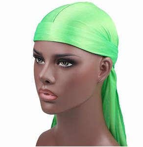 Chapeau de pirate en satin de soie tressé à longue queue de couleur unique Chapeau de chignon élastique Chemo Silky <span class=keywords><strong>Durag</strong></span> pour <span class=keywords><strong>homme</strong></span> femme - Product Image 1