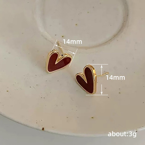 Piccoli orecchini a cuore rosso per donna, gioielli vintage per l'uso quotidiano - Product Image 4