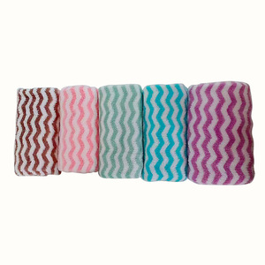 Toalla de Coral Fleece Catiónica 35x75cm con Patrón Chevron de Secado Rápido para Uso Doméstico - Product Image 5