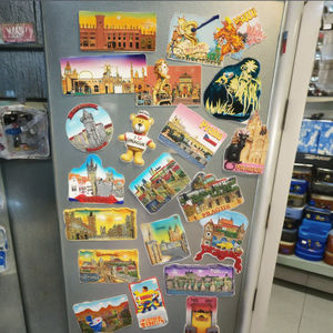 Imanes de Resina Ecológicos Personalizados con Forma Irregular, Pintados a Mano, Artesanías Navideñas y de Viaje, Castillos, Animales, Paisajes - Product Image 5