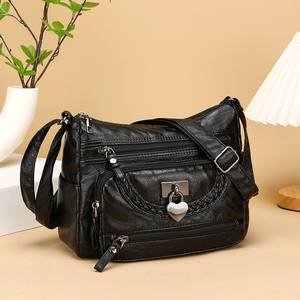 Sac messager tendance pour femme en PU. La doublure est en polyester et est décorée. 8103 - Product Image 3