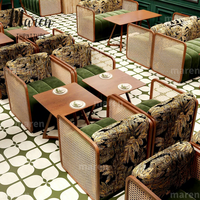 Thailändisches Restaurant-Möbelset im Modernen Stil: Holztische und -stühle für Kaffeehäuser, Teelokale und Cafeterias, Rattan-Sitzgarnitur mit Sofa