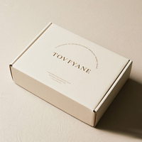 SHIRUN PACKAGE Logo personnalisé Boîtes en papier cadeau de couleur pure Standard Export Portable pliant ondulé blanc expédition boîte postale