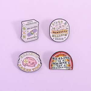 Spilla Carina a Forma di Cervello con Citazione Ispiratrice, Consapevolezza sulla Salute Mentale, Viaggio verso il Recupero, Pin Rosa - Product Image 3