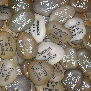 Pietra di <span class=keywords><strong>fiume</strong></span> personalizzata multicolore lucidata a specchio con incisione su misura per ornamento da giardino - Product Image 3