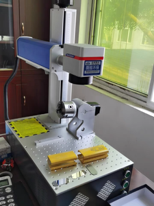 เครื่องเลเซอร์มาร์กกิ้ง 50W 30W 100W 20W ไฟเบอร์เลเซอร์ Raycus แบบตั้งโต๊ะ สำหรับสลักทอง พร้อมแกนหมุน D80 สำหรับโลหะ การ์ด เหล็ก พีวีซี - Product Image 2