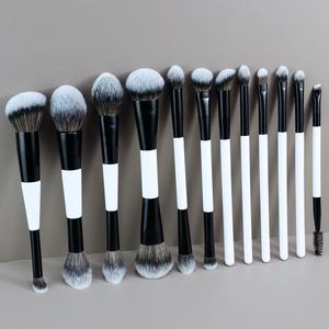 Ensemble de pinceaux de <span class=keywords><strong>maquillage</strong></span> de beauté à double extrémité <span class=keywords><strong>pour</strong></span> femmes avec correcteur moyen petits pinceaux de contour outils de produits de beauté <span class=keywords><strong>pour</strong></span> le visage <span class=keywords><strong>pour</strong></span> femmes - Product Image 5
