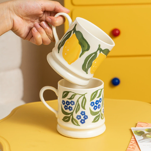 Mug en céramique minimaliste écologique à motif de dessin animé mignon personnalisé pour filles, fond épais, passe au lave-vaisselle et au micro-ondes - Product Image 4