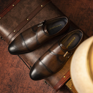 Zapatos casuales de cuero sin cordones para hombre, zapatos formales de negocios con punta, de caña baja, modernos y a la moda. - Product Image 1