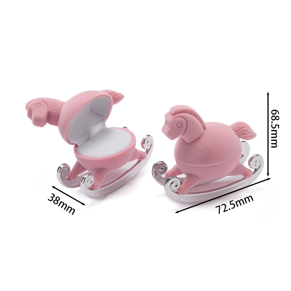 Cheval à bascule rose (env.38*72.5mm)