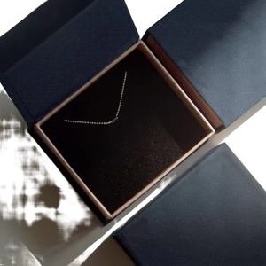 Cajas de Embalaje de Cartón Magnético para Gorras de Béisbol, con Logotipo Personalizado, Acabado Mate de Alta Gama, Forro de Esponja, Papel Negro - Product Image 4