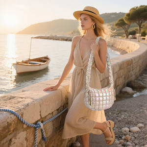 Bolso Tote Acolchado con Relleno Ligero para Uso en Hombro o Cruzado - Product Image 6